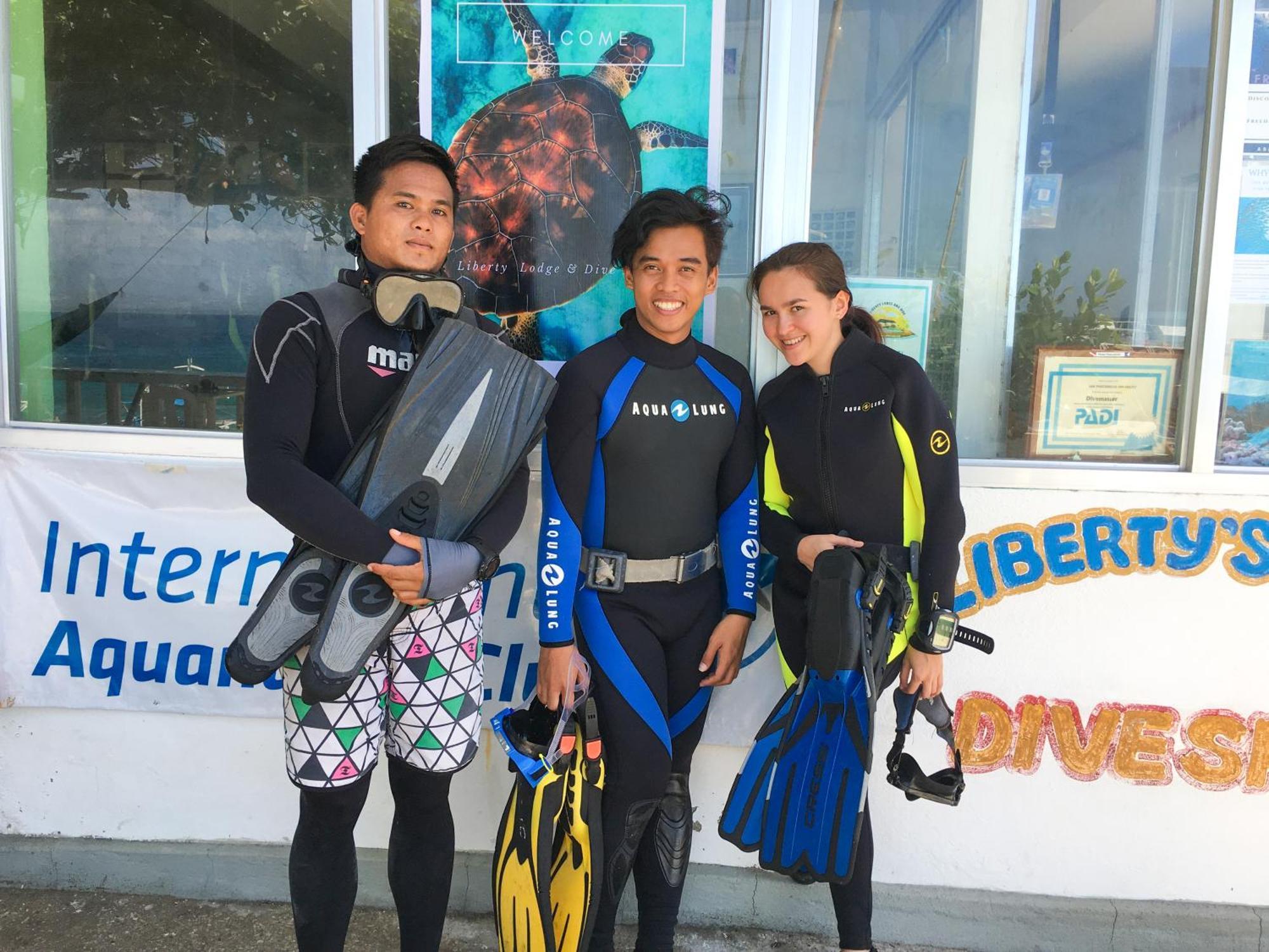 Liberty'S Lodge And Diving - Apo Island 두마구에테 외부 사진