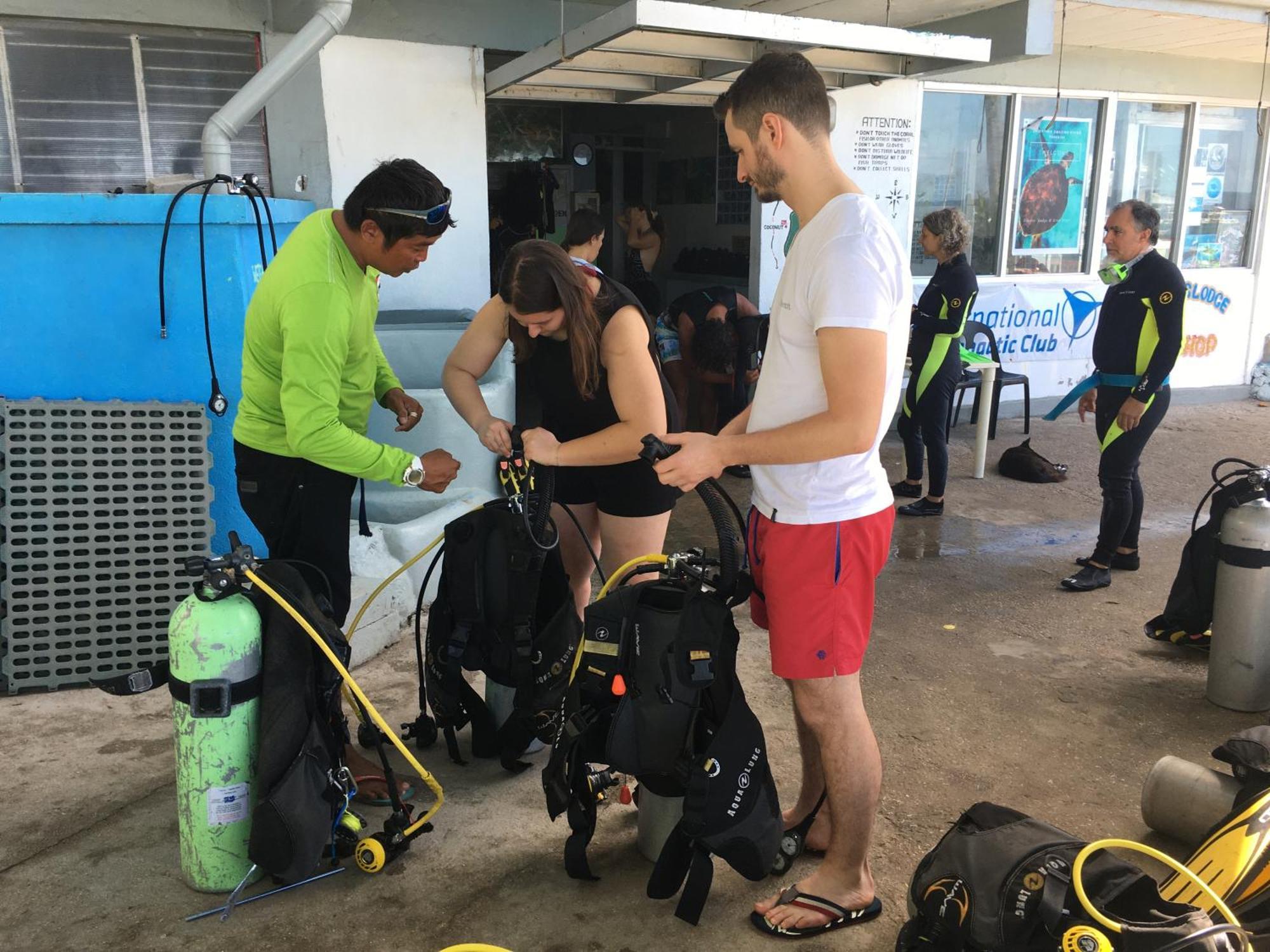 Liberty'S Lodge And Diving - Apo Island 두마구에테 외부 사진