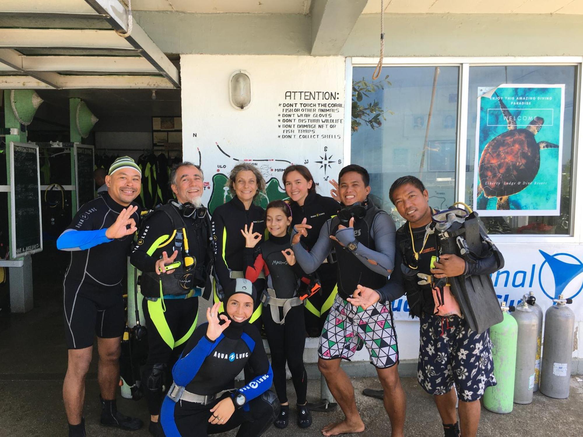 Liberty'S Lodge And Diving - Apo Island 두마구에테 외부 사진